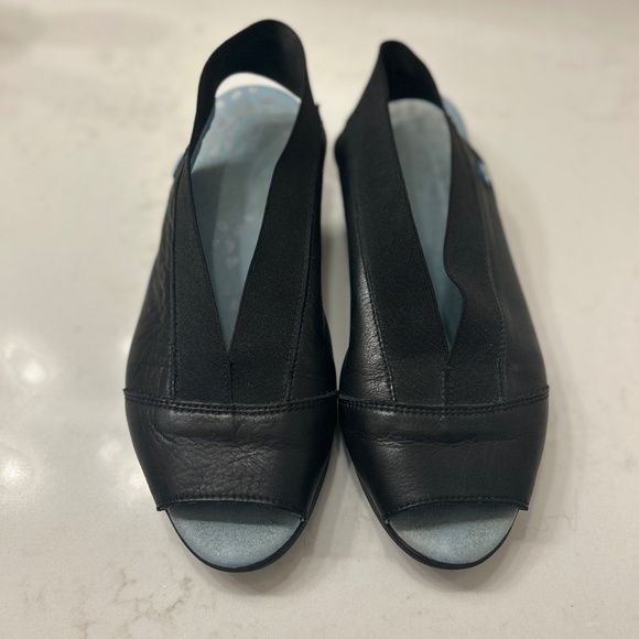 Cloud Footwear Caliber Black Sandal/Flat Size 37 EU - Picture 1 of 10